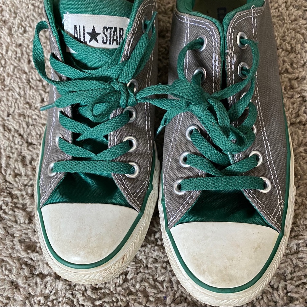 Men’s 7 women’s 9 green & gray low top converse
